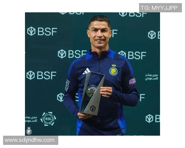 全奖杯的足球明星背后的奋斗故事与荣耀时刻