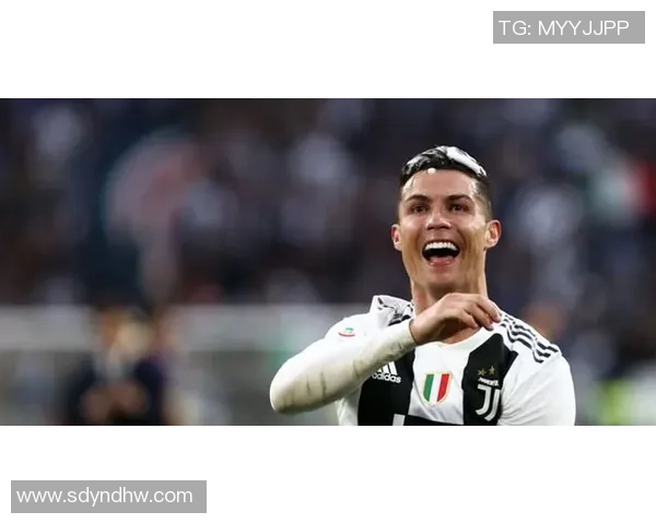 全球足球明星风采大揭秘：从梅西到C罗的传奇之路